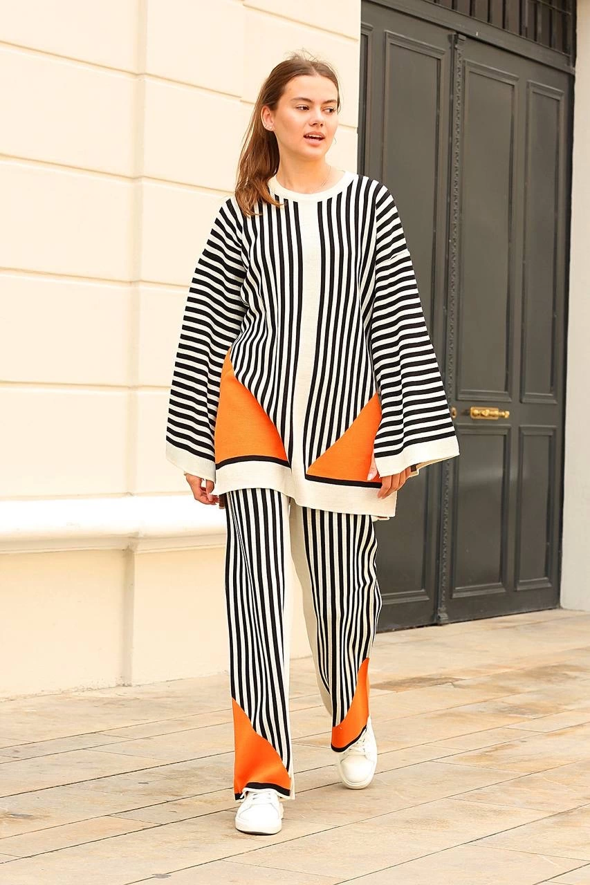 Çizgili bisiklet yaka triko takım beyaz