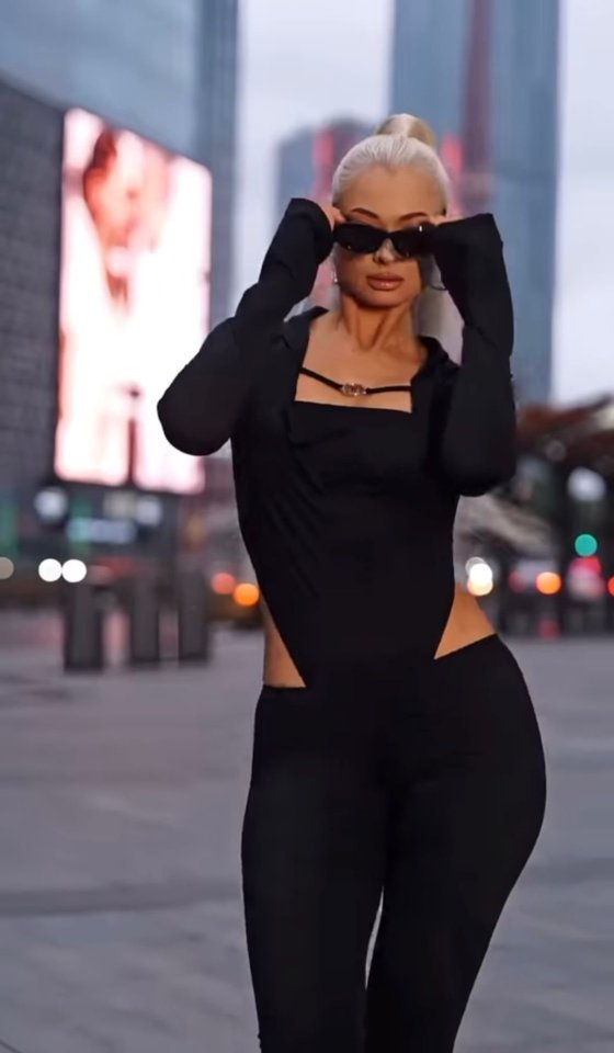 Kadın Uzun Kollu Kare Yaka Toka Ve Bel Dekoltesi Detaylı Tulum Tulum