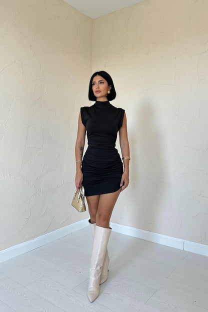 Siyah Büzgülü Kolsuz Elbise