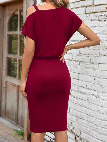 Kadın Kısa Kollu Tek Omuz Askı Ve Aksesuar Detay Beli Lastikli Krep Elbise