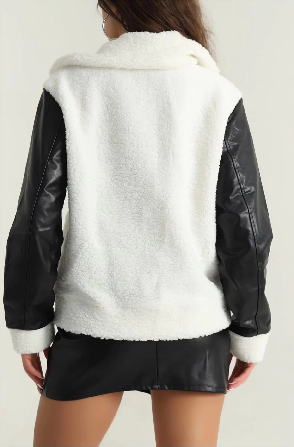 Deri garnili kuzu peluş mont beyaz t1220