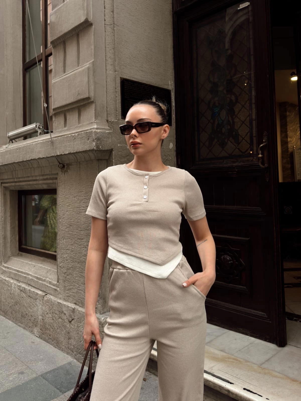 Düğme yakalı bej alt üst takım s3943