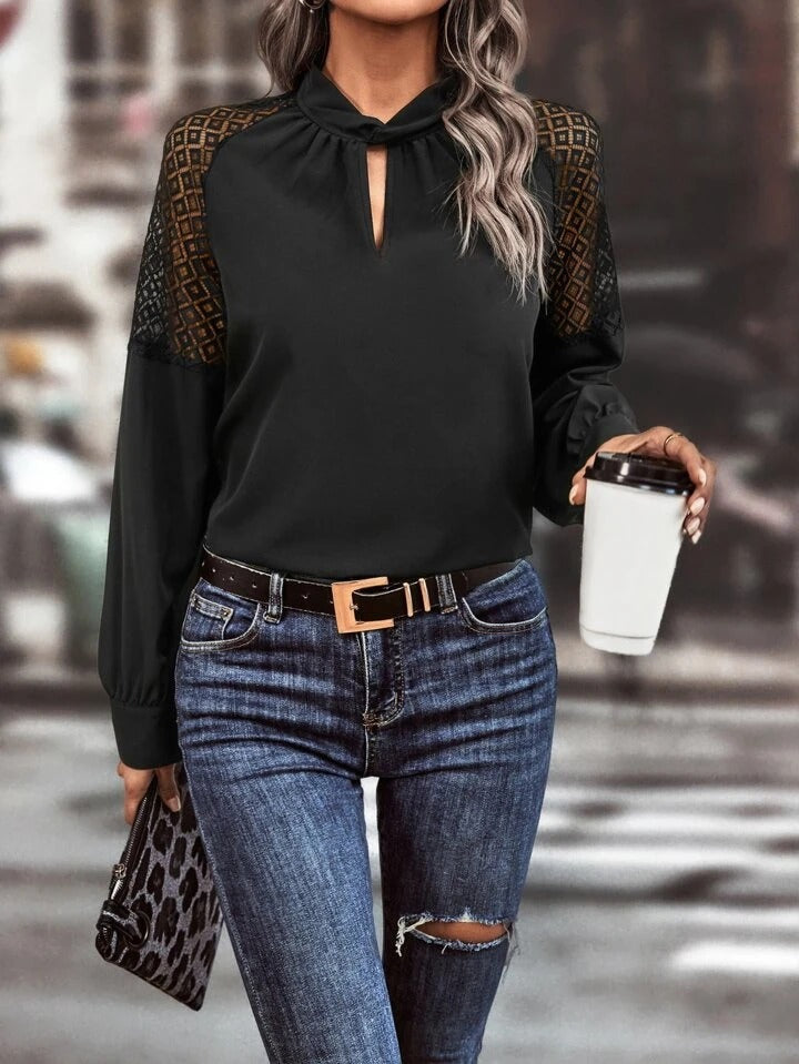 Kadın Uzun Kollu Anahtar Deliği Yaka Reglan Kol Dantel Detaylı Ithal Krep Bluz