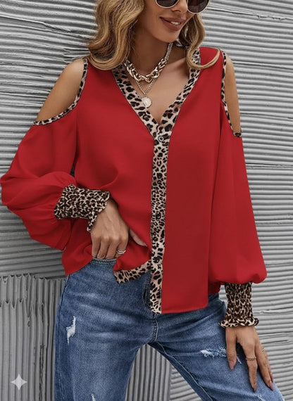 Kadın Omuzlardan Açık Yakalı önden Düğmeli Leopar Detaylı Sandy Bluz