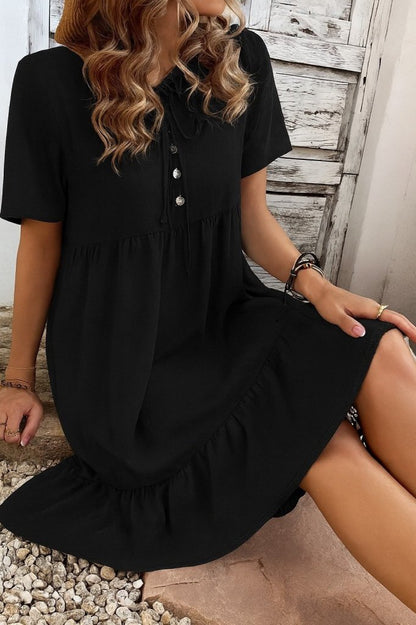 Kadın Kısa Kollu Yakası Bağcıklı önden Düğmeli Fırfır Desenli Süprem Elbise