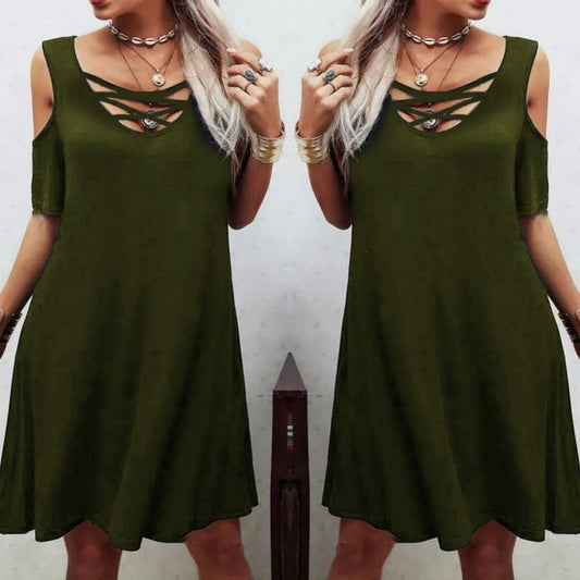 Dekolteli Bağcık Detay Viskon Kumaş Elbise