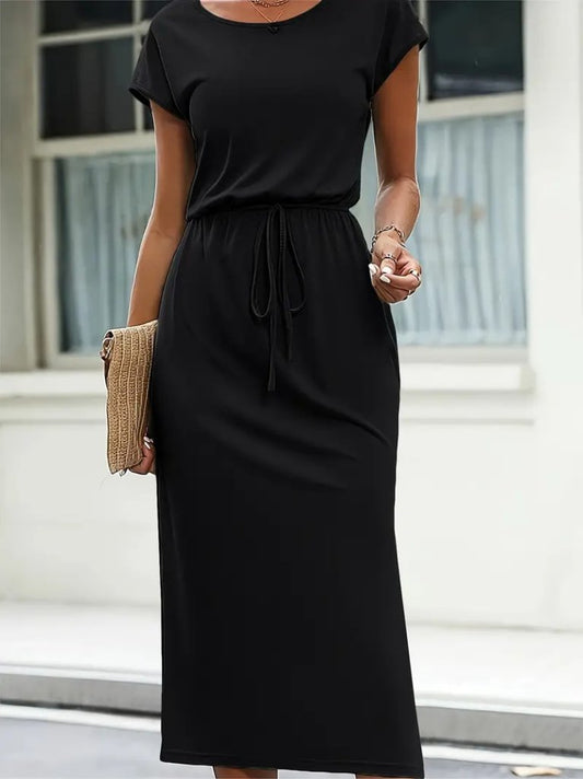 Kadın Kısa Kollu Yakası Açık Belden Kuşaklı Yandan Yırtmaçlı Midi Viskon Elbise