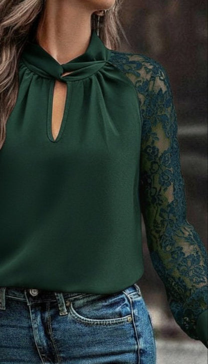 Kadın Uzun Kollu Göğüs Pencere Detay Yaka Boğazlı Kolları Tüllü Sandy Bluz