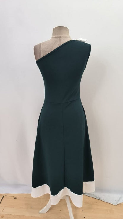 Kadın Tek Omuzu Açık Omuzlardan Kurdela Detaylı çift Renkli Ithal Krep Elbise