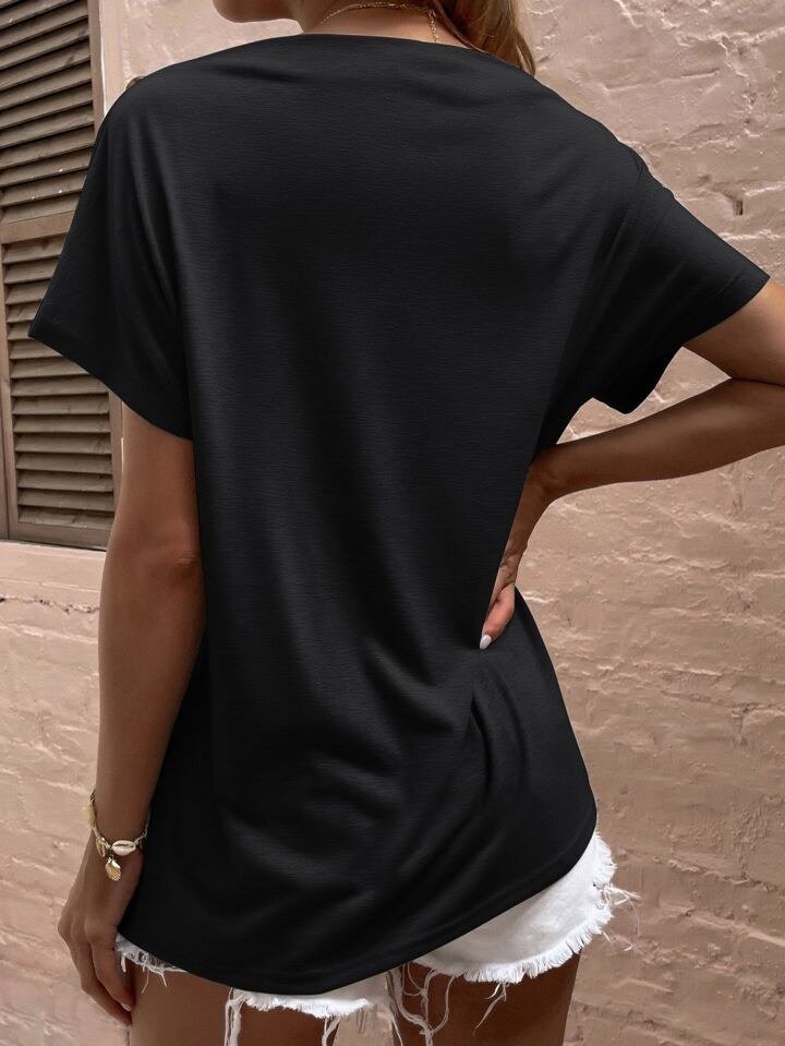 Kadın Tek Omuzu Açık Düğme Detaylı Salaş Viskon Bluz