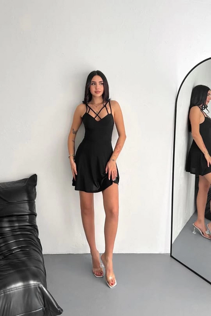 İnce çift askılı mini elbise