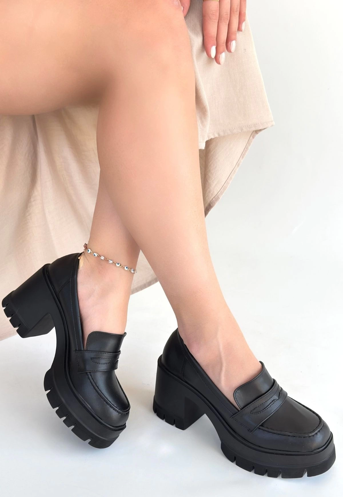 Janes Siyah Cilt Dolgu Topuk Ayakkabı