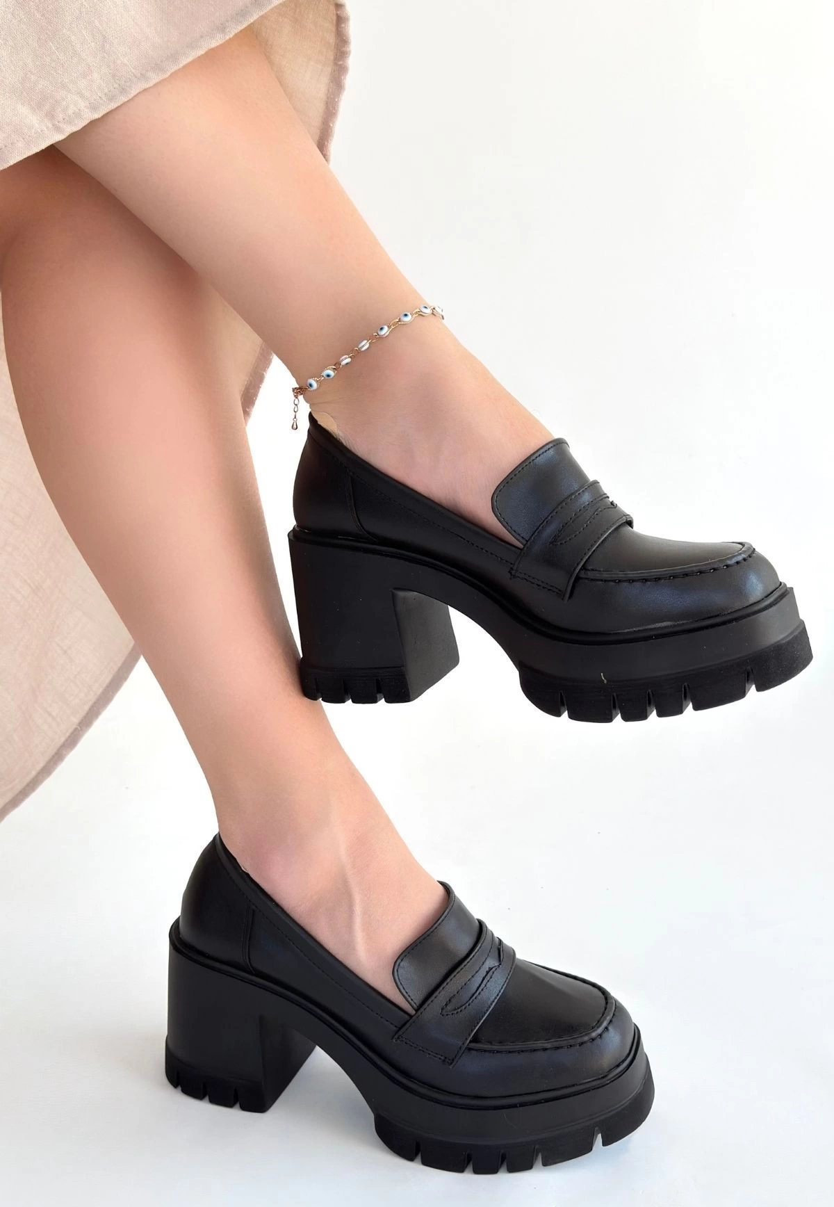 Janes Siyah Cilt Dolgu Topuk Ayakkabı