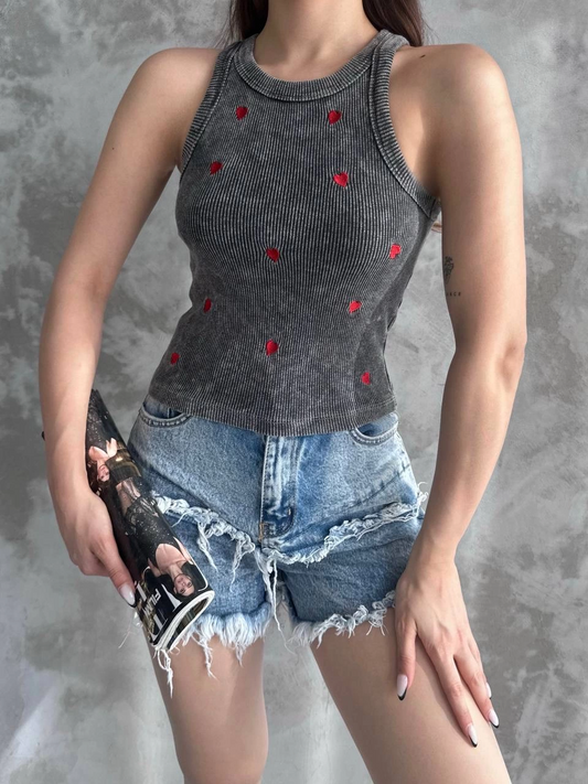 Kalp nakışlı bluz