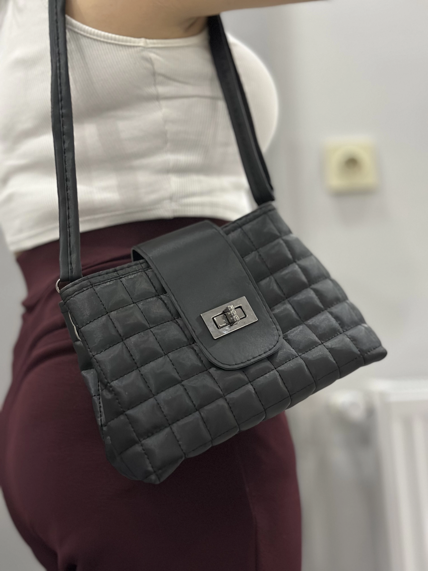 Kapaklı kapitone siyah cilt çanta