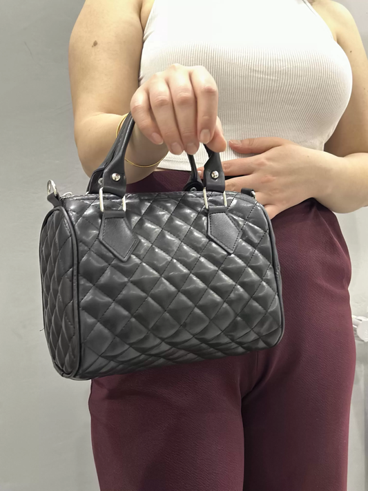 Kapaksız kapitone siyah cilt çanta