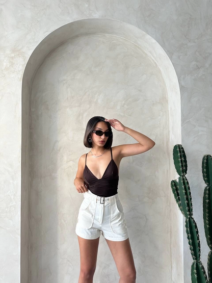 Kemer detaylı gabardin şort krem s25289