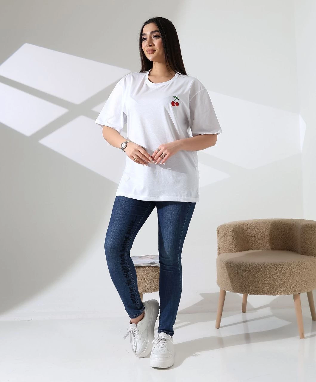 Kiraz işlemeli tişört