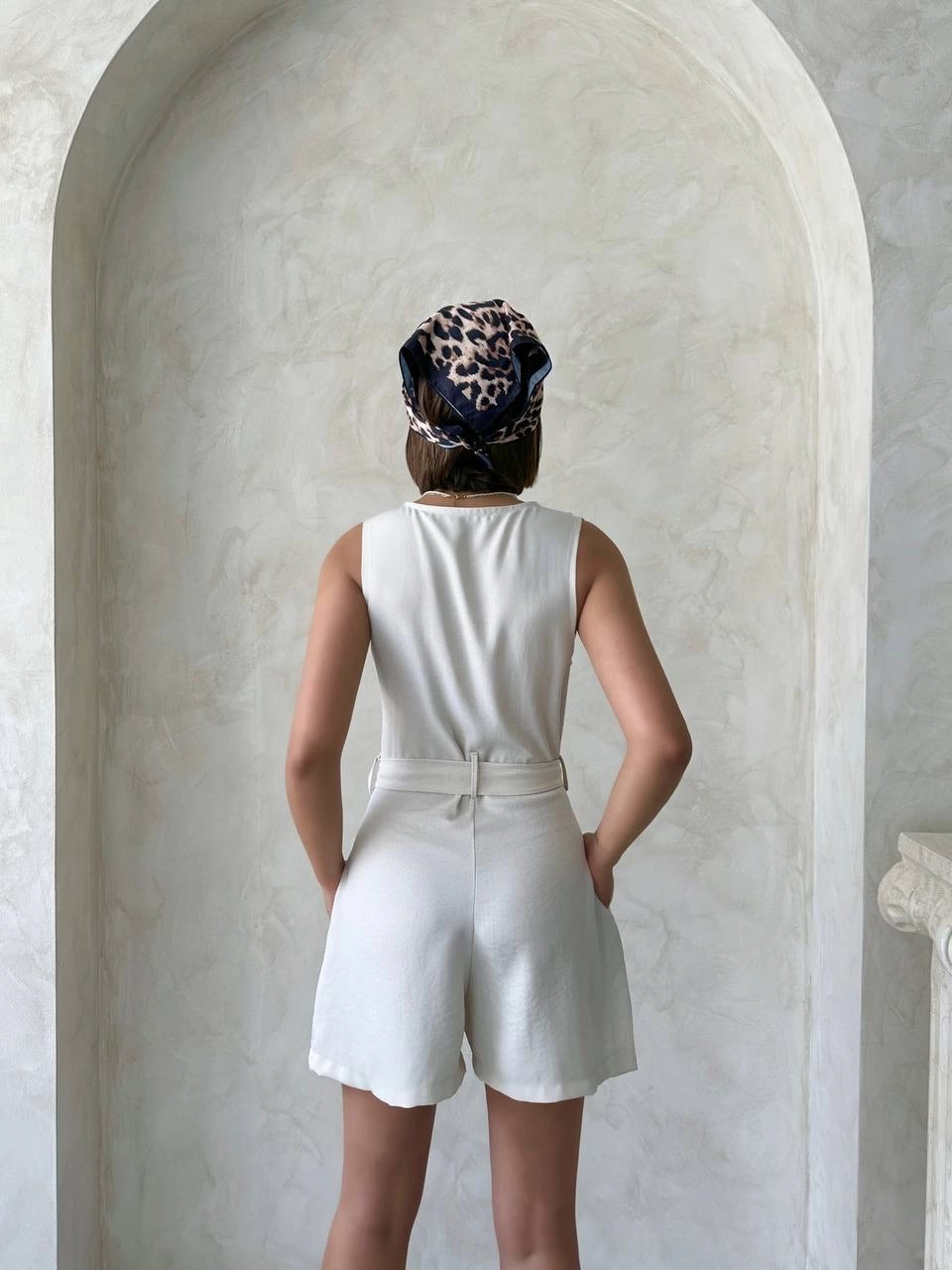 Kuşaklı şortlu tulum