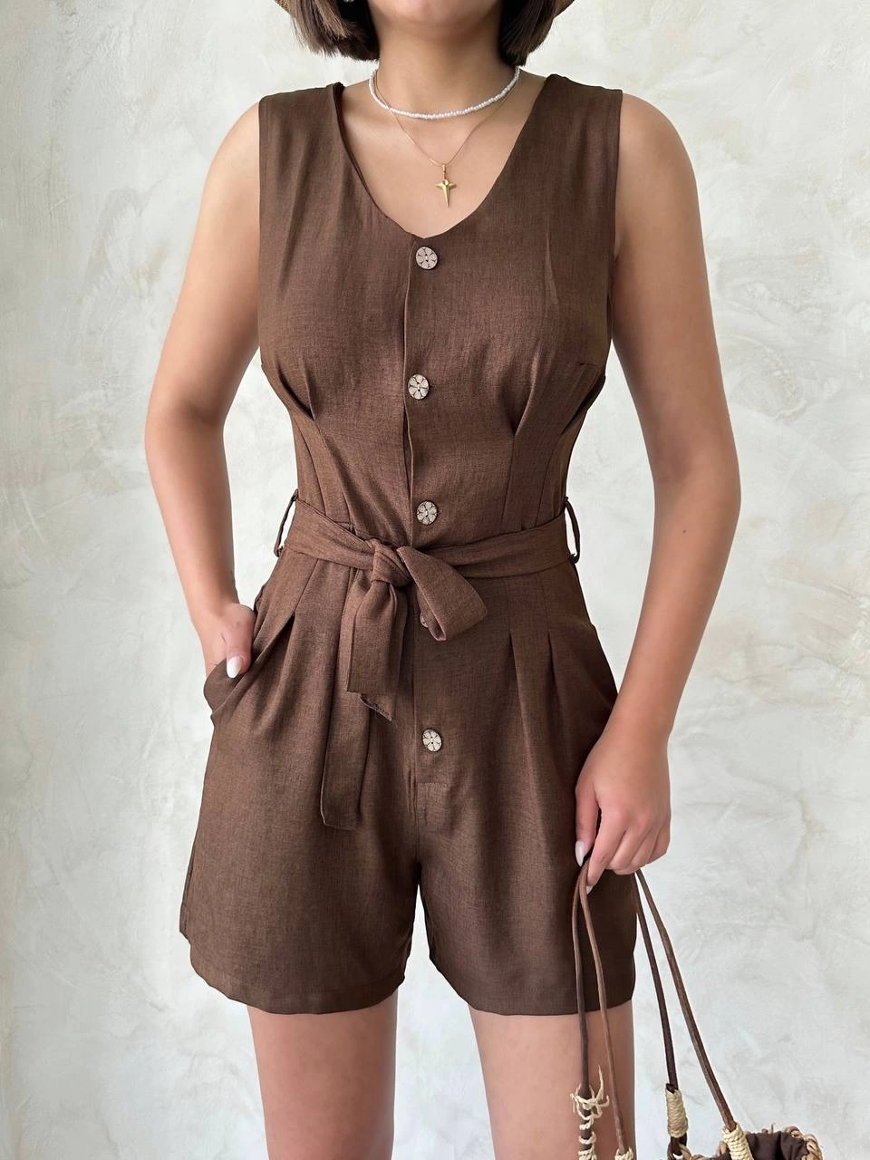 Kuşaklı şortlu tulum