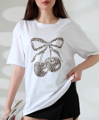 Leopar desenli kiraz baskılı tişört