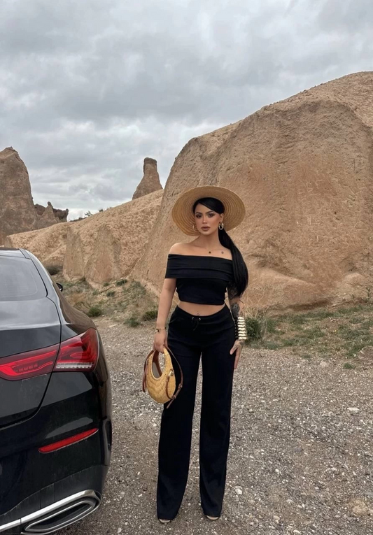 Madonna yaka bol paça pantolonlu takım