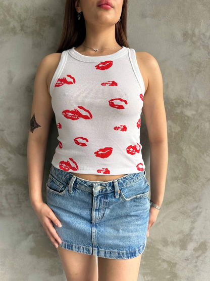 Öpücük baskılı bluz