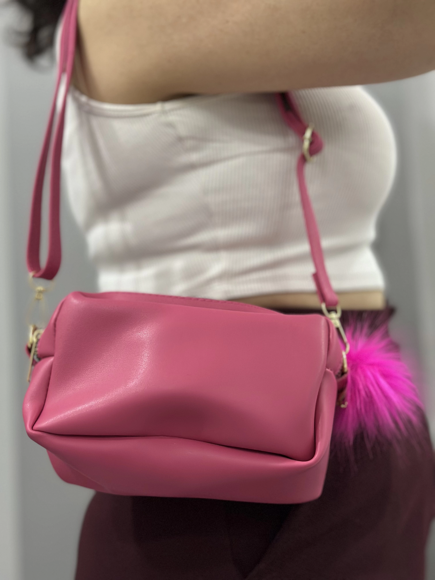Ponpon fuşya cilt çanta