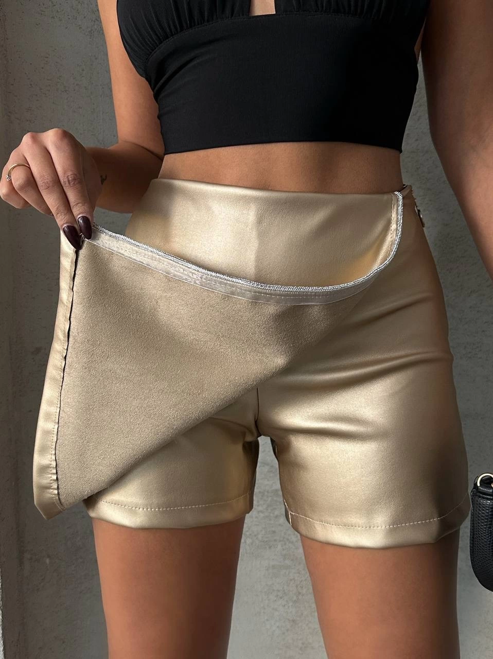 Taşlı şort etek deri gold h240018