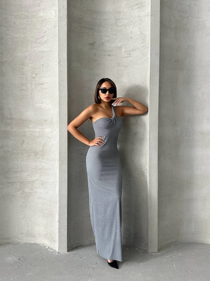 Tek omuz pliseli elbise