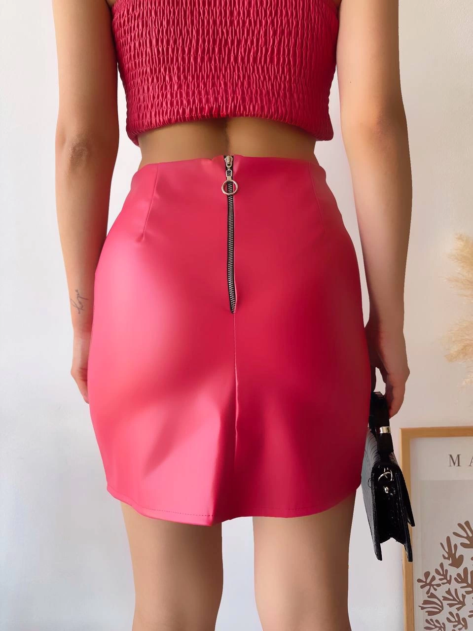 Tek yırtmaçlı arkadan fermuarlı deri etek fuşya s24475