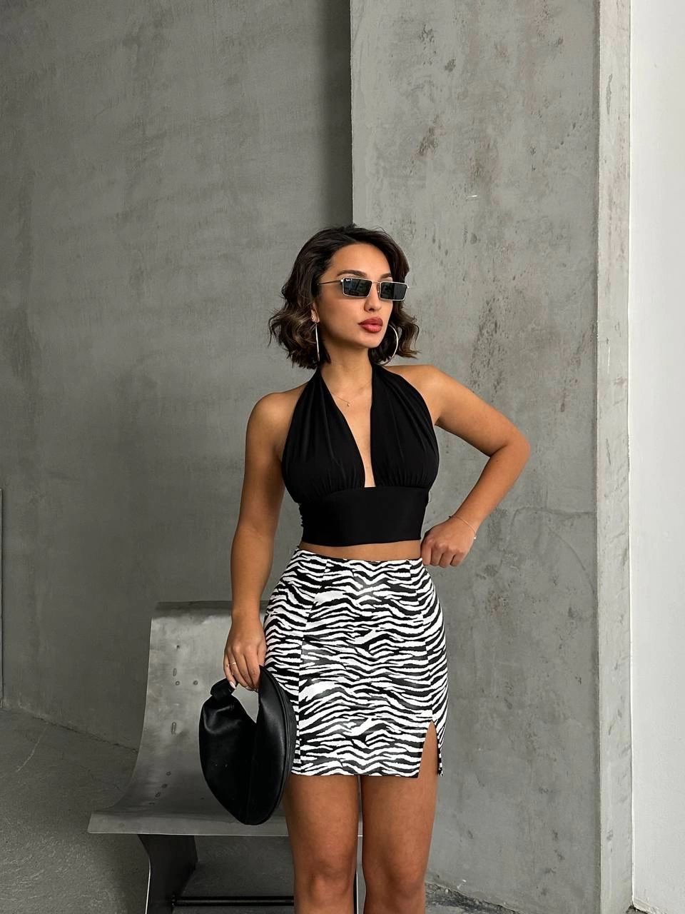 Tek yırtmaçlı zebra desenli deri etek beyazsiyah w24475-S