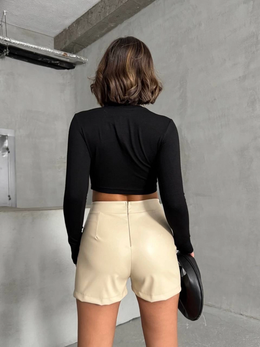 Tokalı deri şort h24444