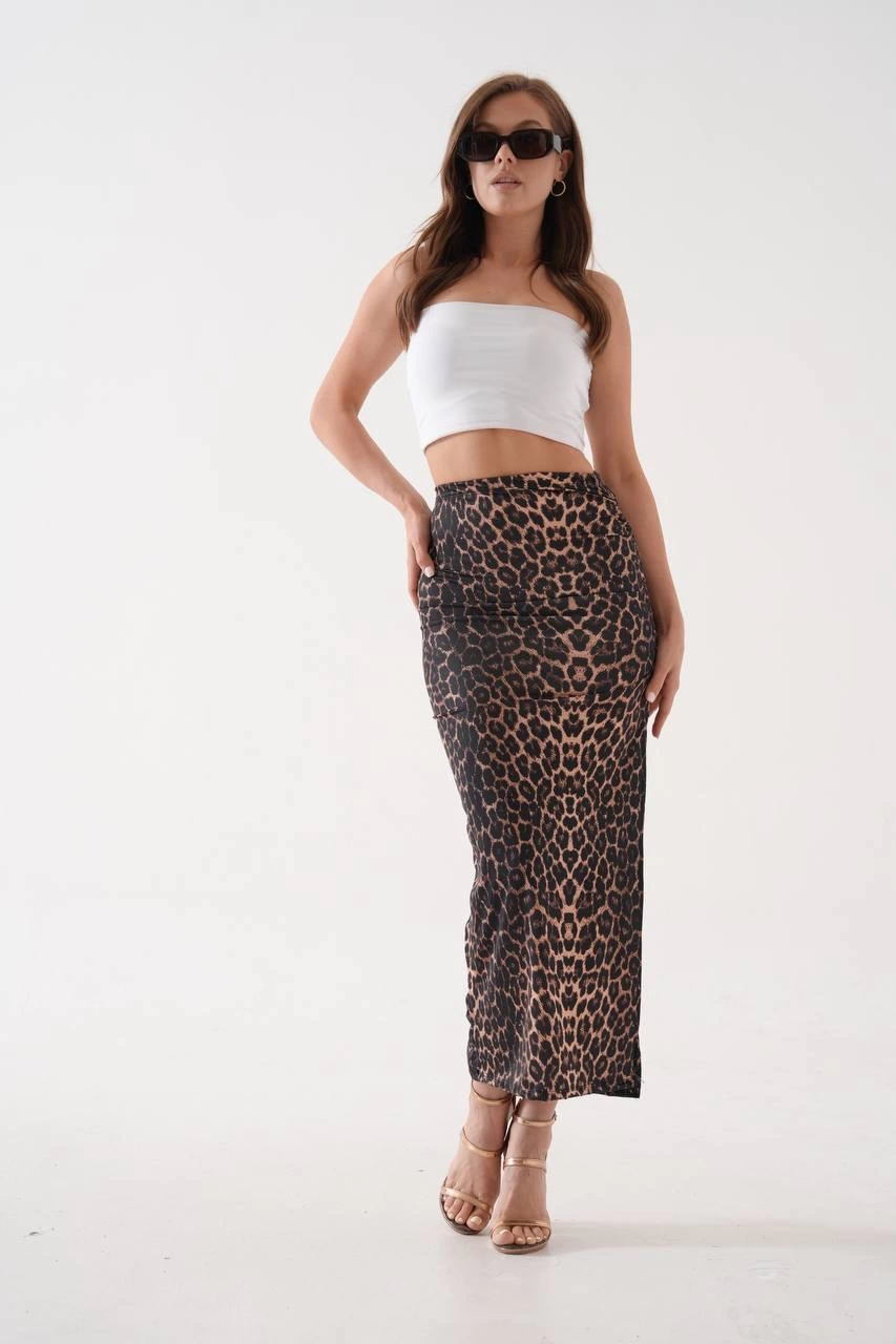 Uzun yırtmaçlı ince kumaş etek leopar