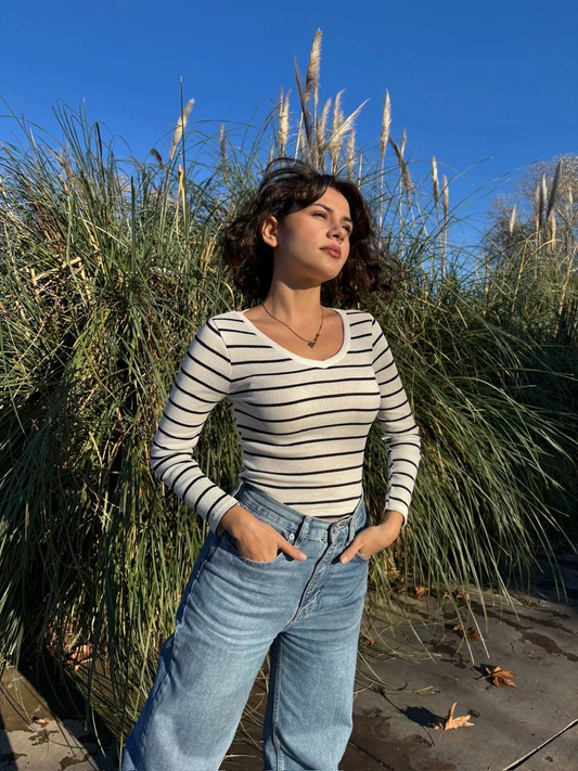 V yaka çizgili bluz beyaz A3699