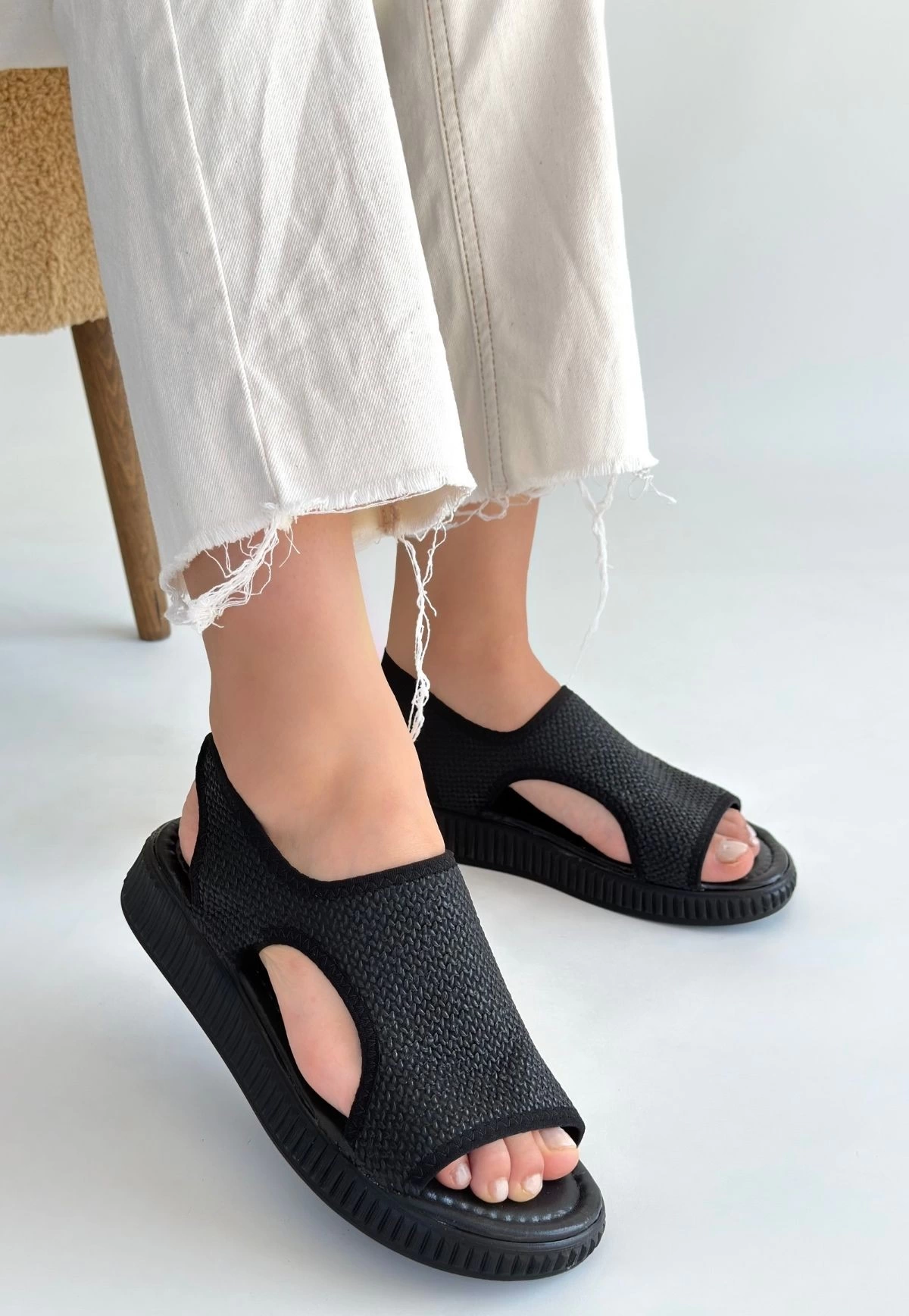 Wayi Siyah Hasır Cilt Sandalet