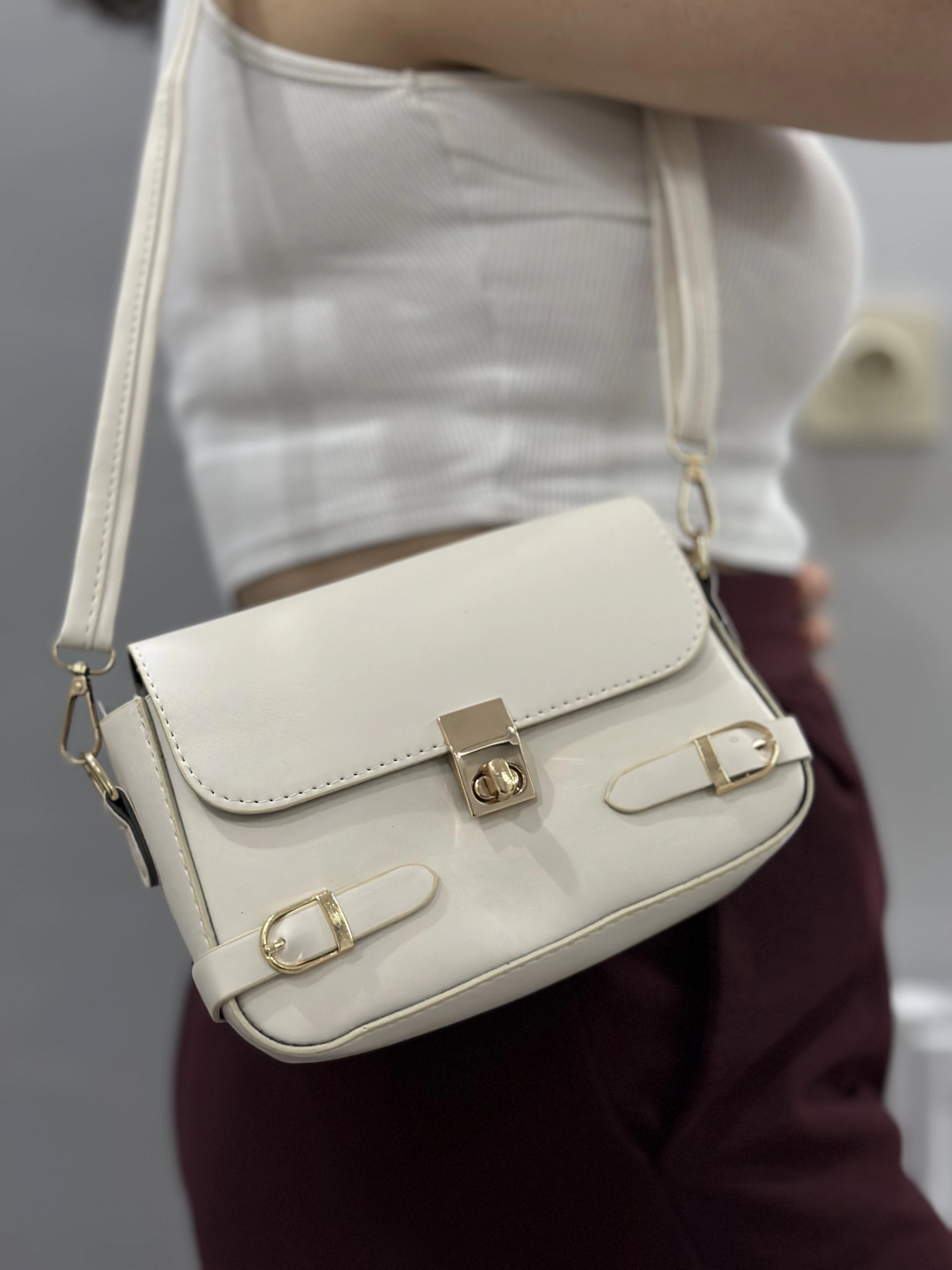 Zerej kemerli krem cilt çanta